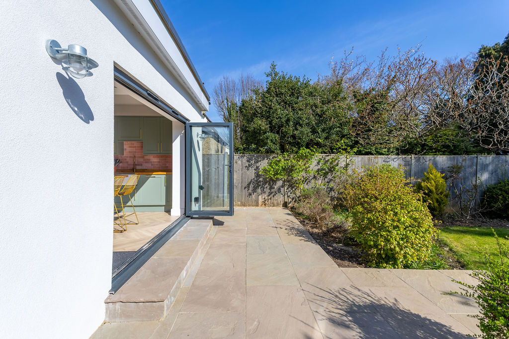 Wraparound extension in Croydon, London, completed image 9.