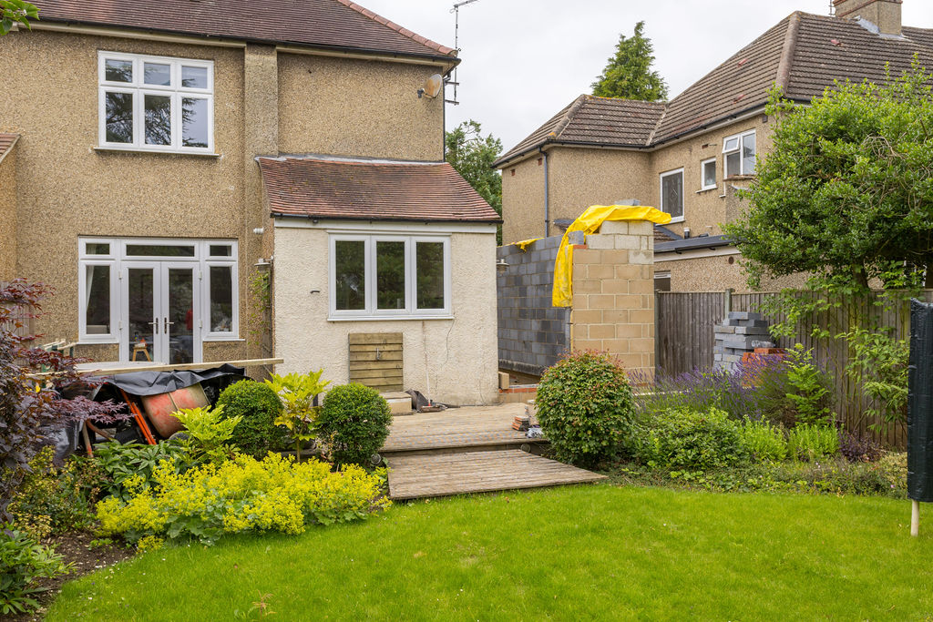 Wraparound extension in Croydon, London.