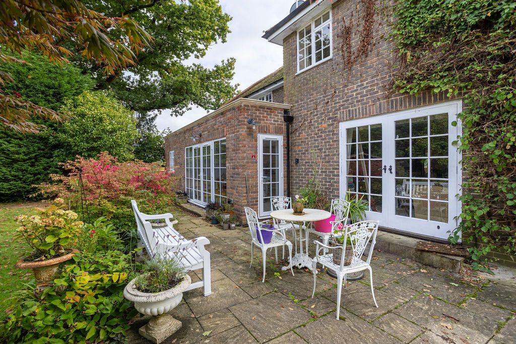 Rear extension in Guildford, Surrey, completed image 7.